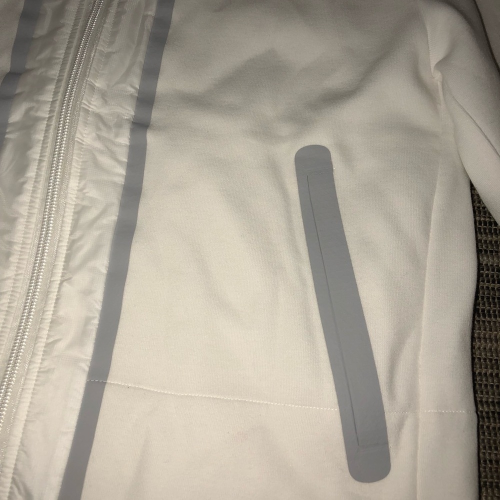 Nike too - Picture 2 of 3